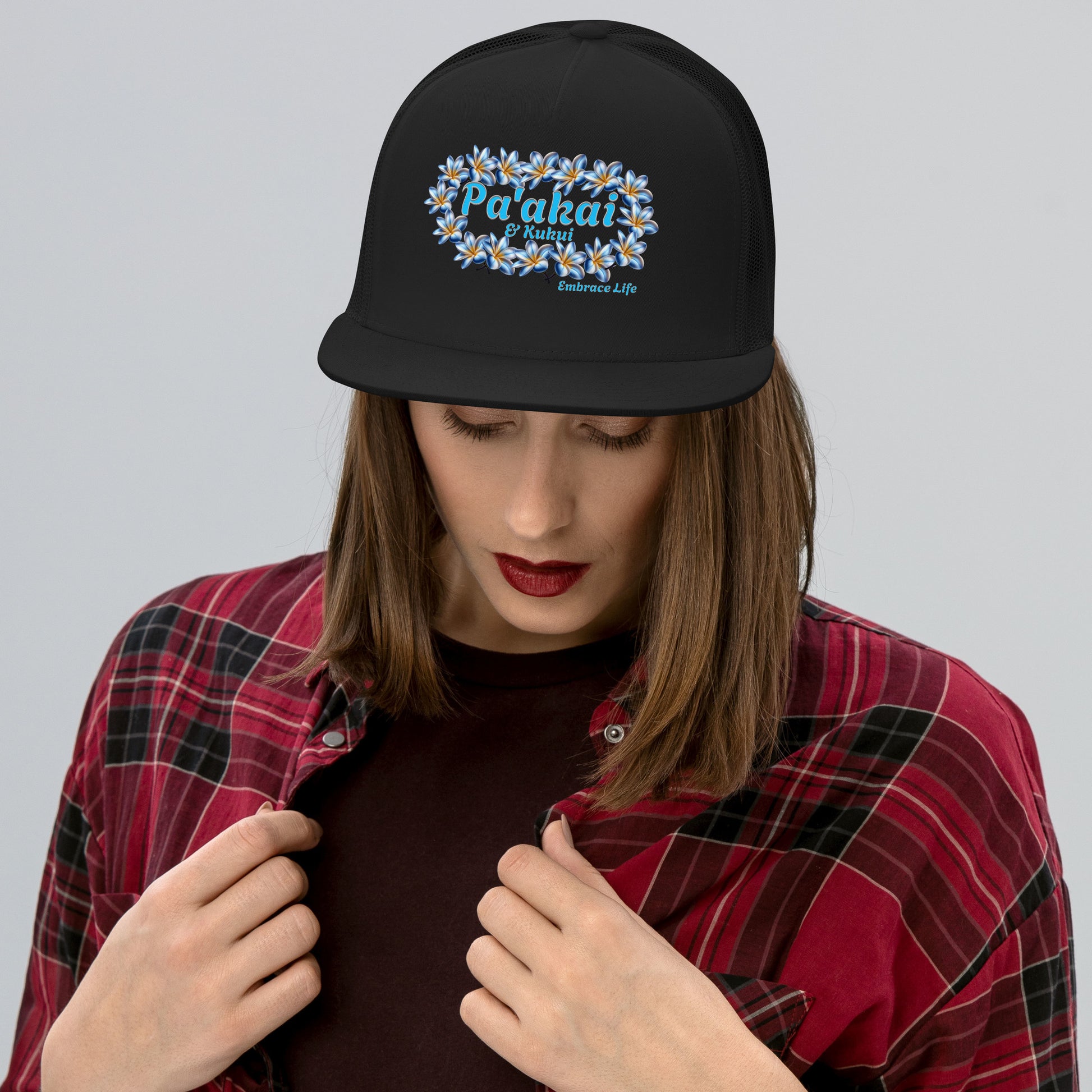 Pua mēlia Trucker Cap Trucker Hat Pa'akai & Kukui