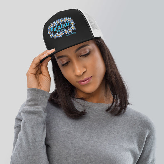 Pua mēlia Trucker Cap Trucker Hat Pa'akai & Kukui Black/ White