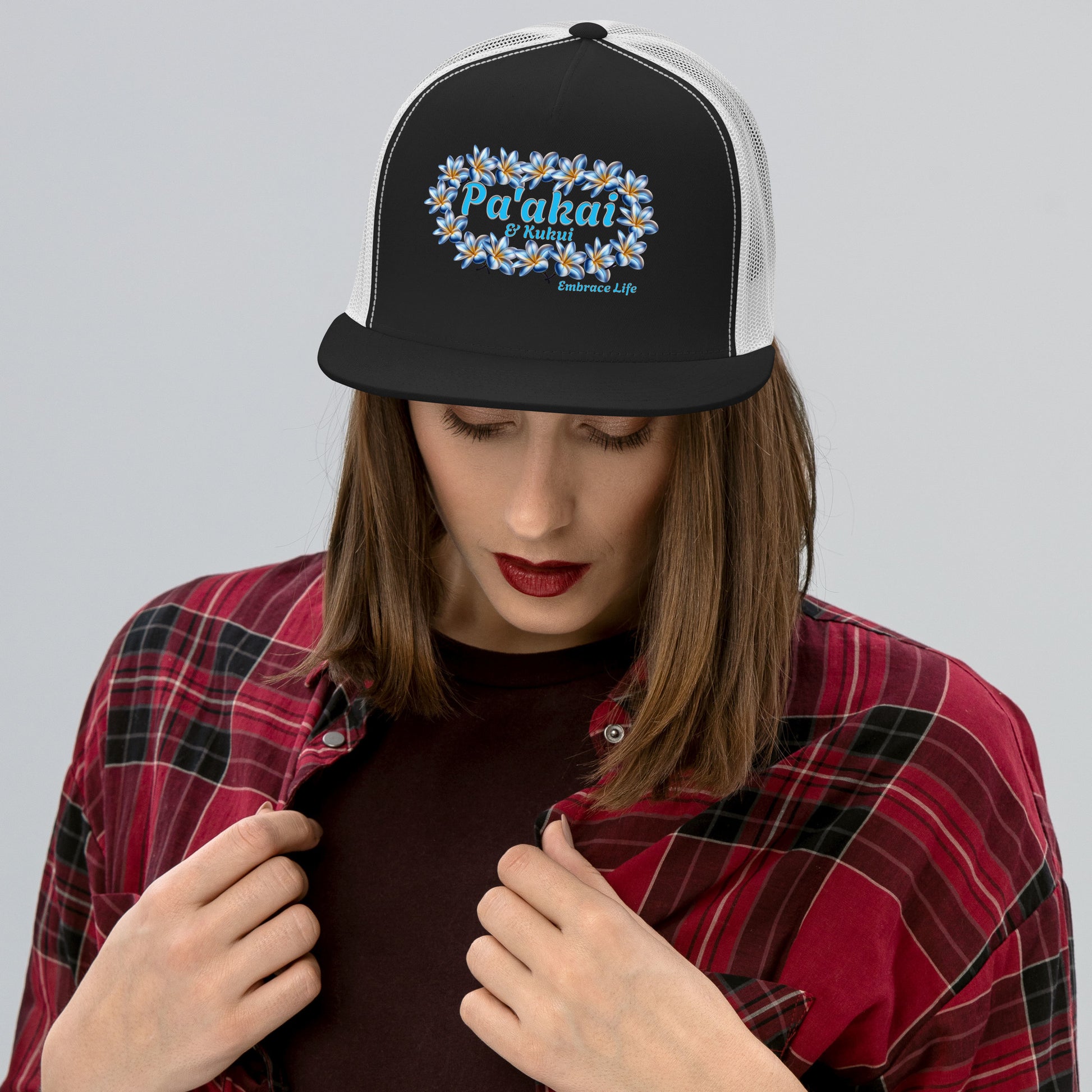 Pua mēlia Trucker Cap Trucker Hat Pa'akai & Kukui
