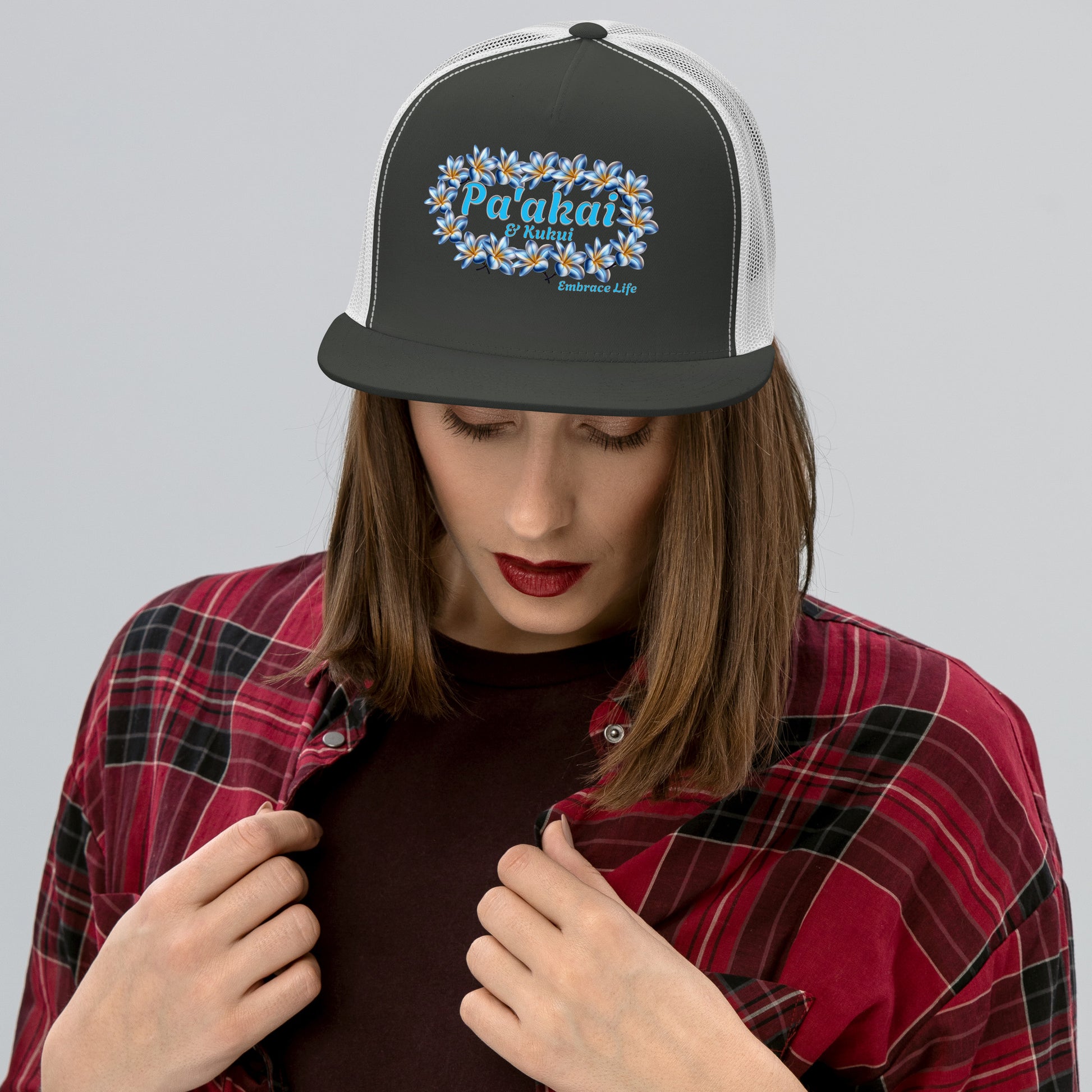 Pua mēlia Trucker Cap Trucker Hat Pa'akai & Kukui