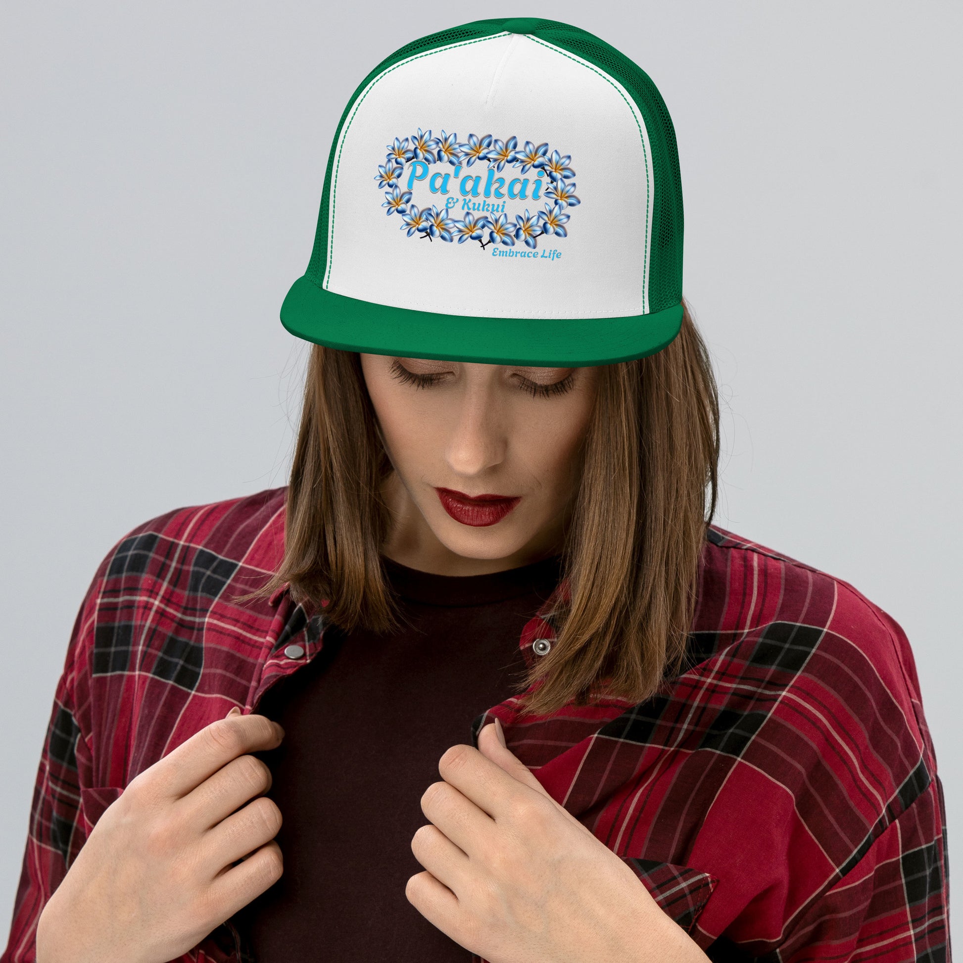 Pua mēlia Trucker Cap Trucker Hat Pa'akai & Kukui