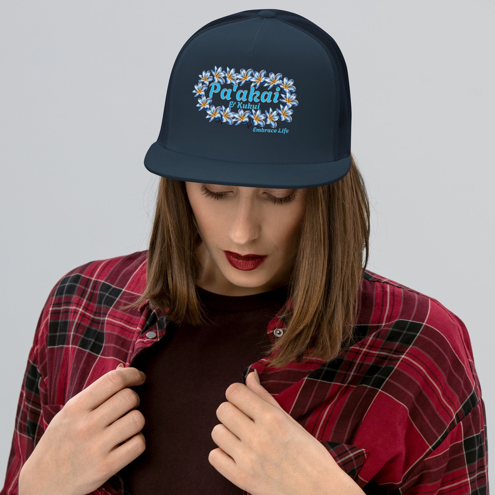 Pua mēlia Trucker Cap Trucker Hat Pa'akai & Kukui