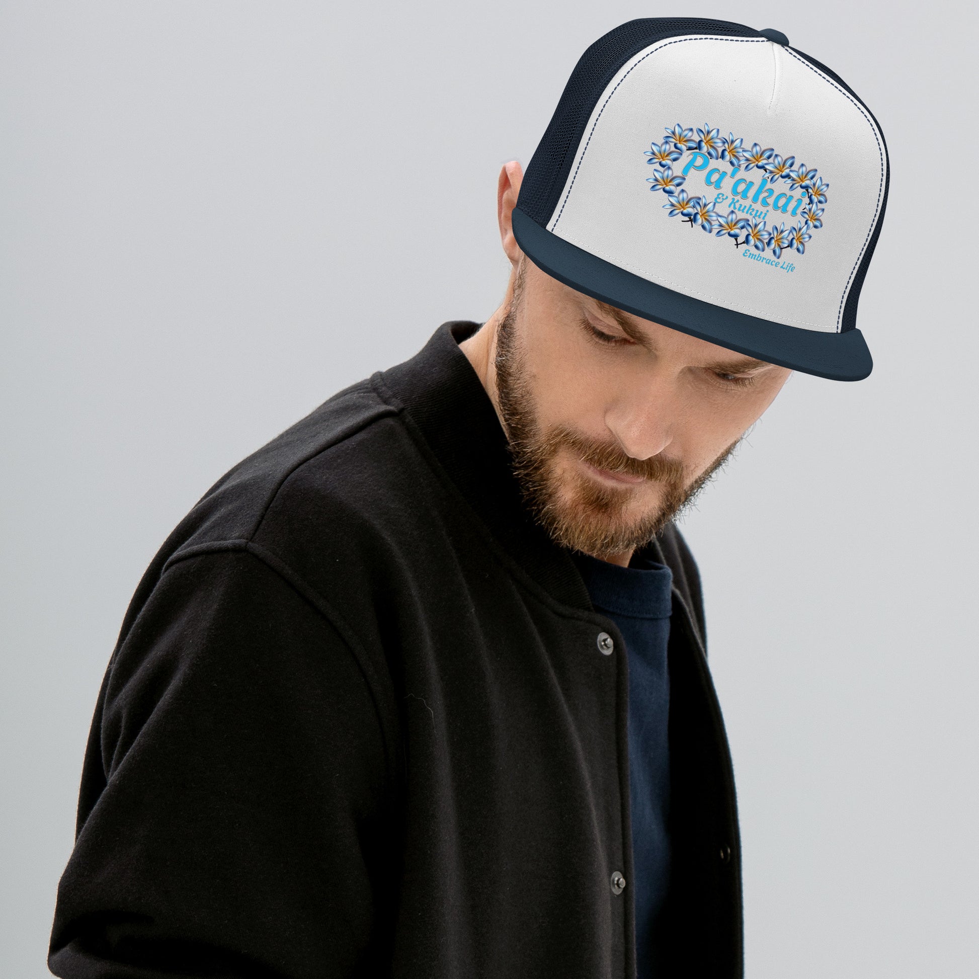 Pua mēlia Trucker Cap Trucker Hat Pa'akai & Kukui