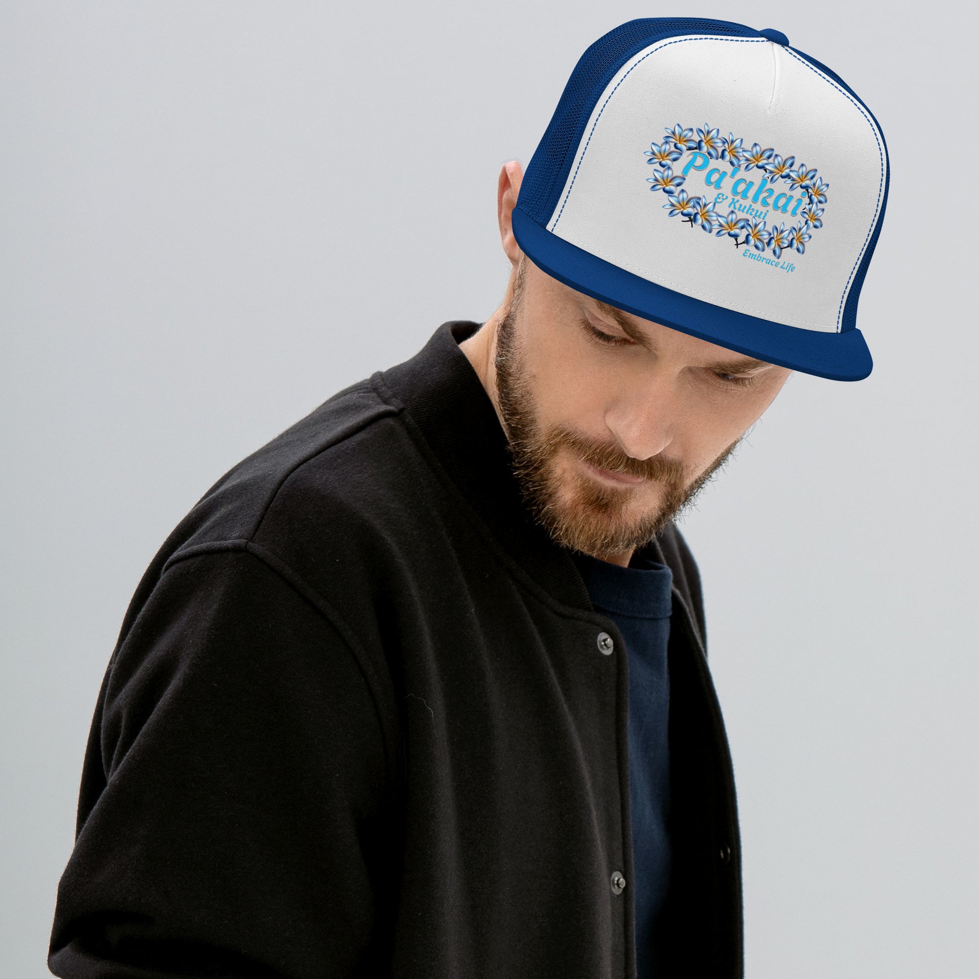 Pua mēlia Trucker Cap Trucker Hat Pa'akai & Kukui