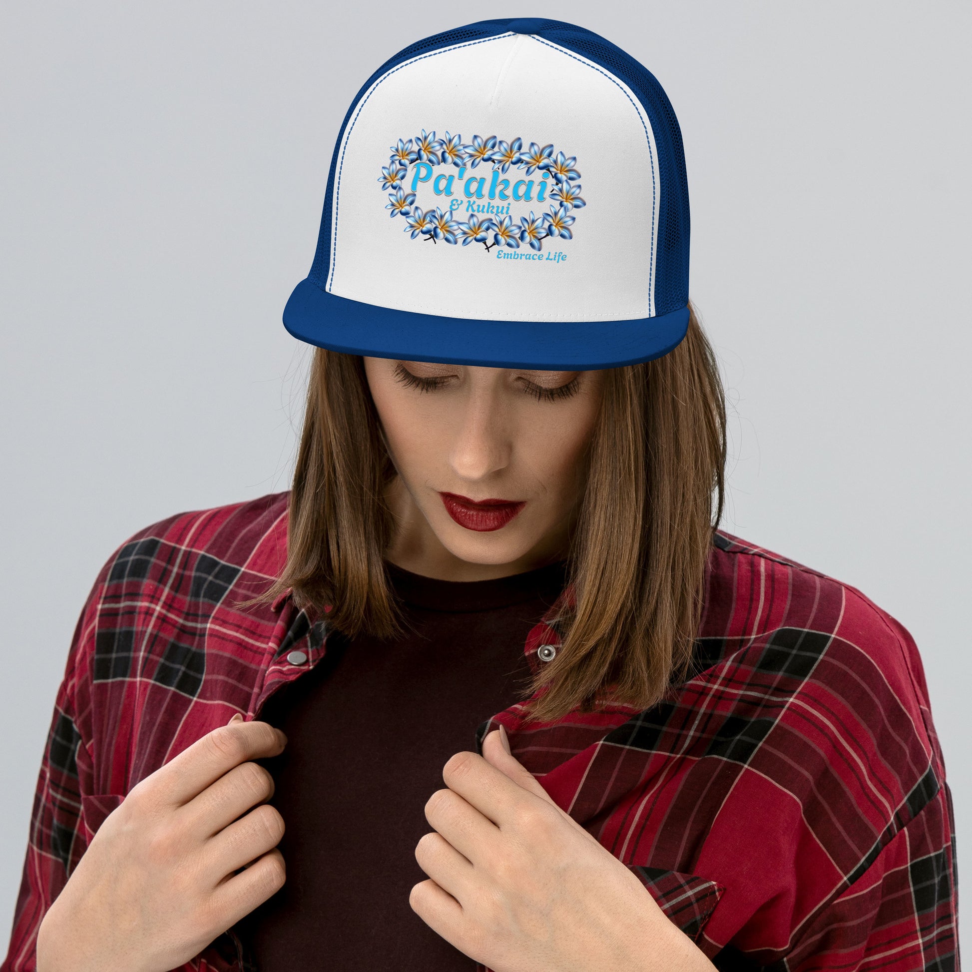 Pua mēlia Trucker Cap Trucker Hat Pa'akai & Kukui