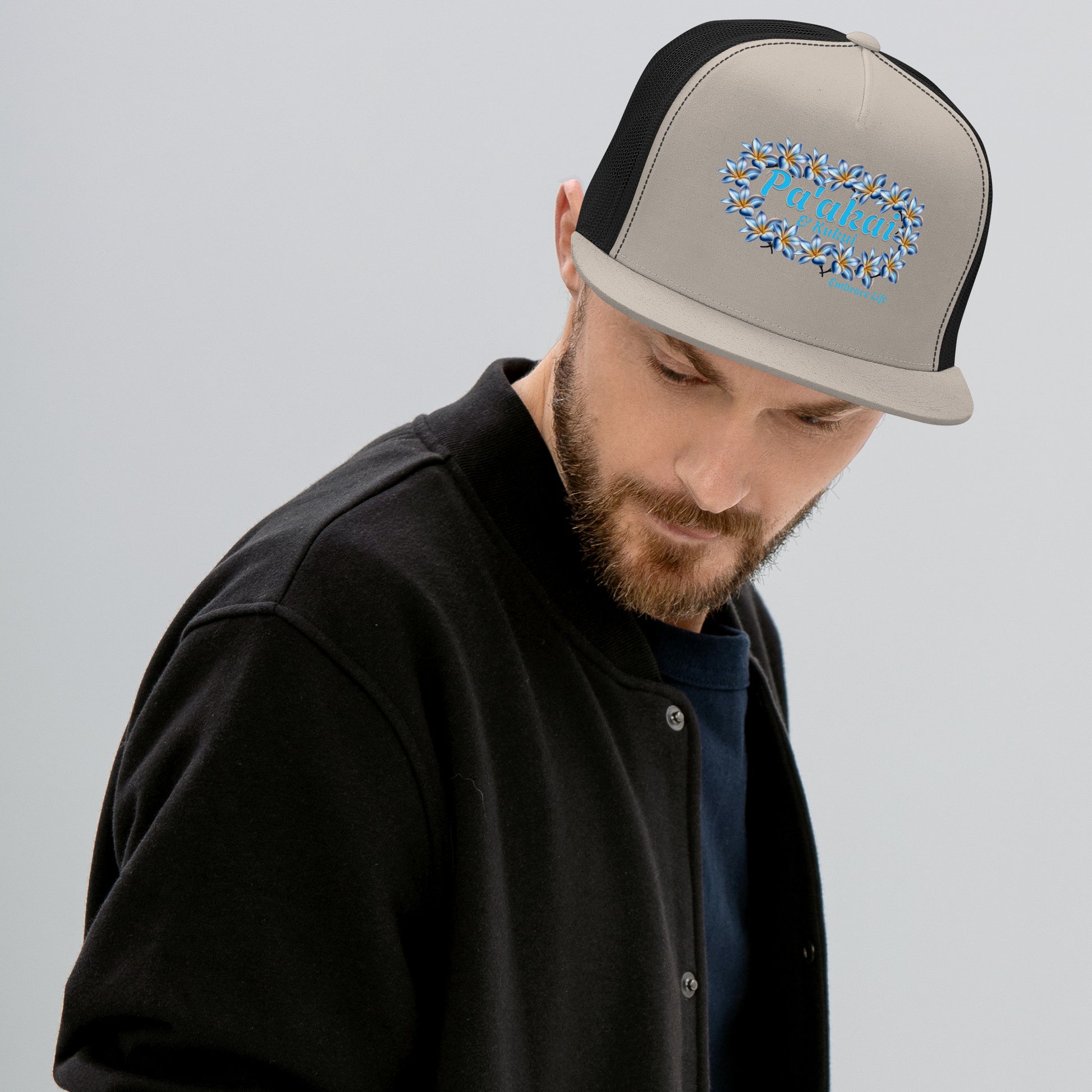 Pua mēlia Trucker Cap Trucker Hat Pa'akai & Kukui