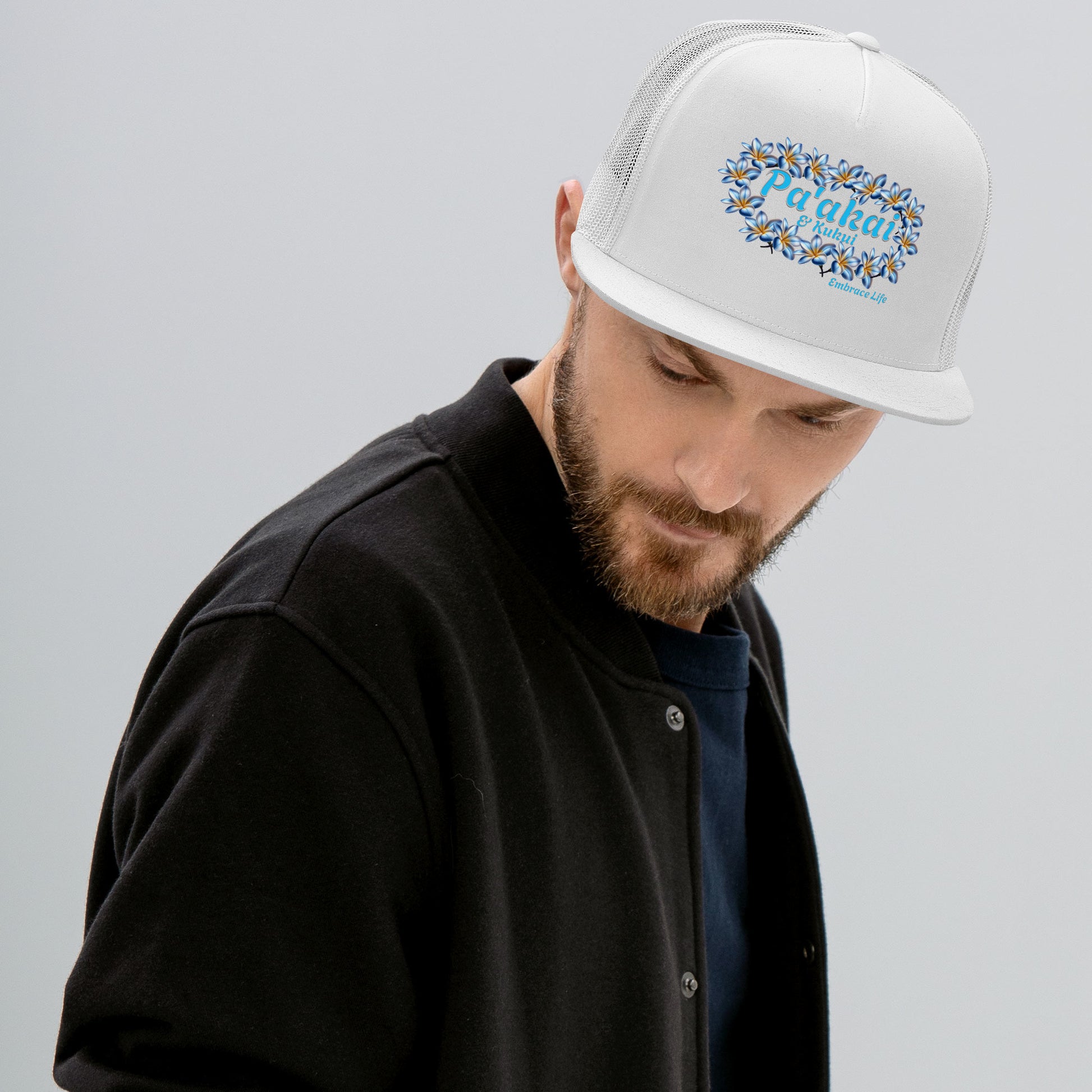 Pua mēlia Trucker Cap Trucker Hat Pa'akai & Kukui