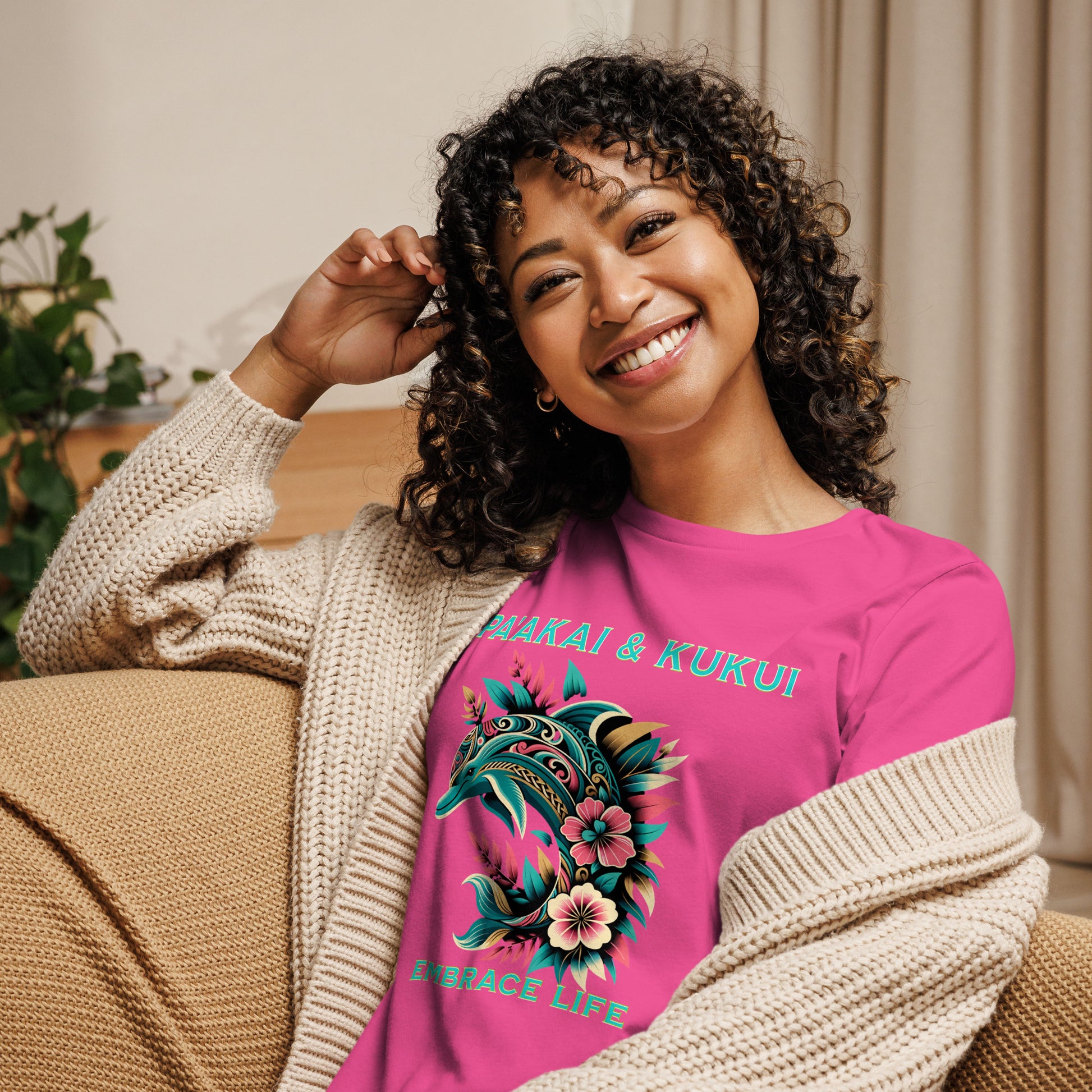Tribal Naiʻa Women's Hawaiian Relaxed T-Shirt — Polynesian Dolphin Streetwear T-shirt Pa'akai & Kukui