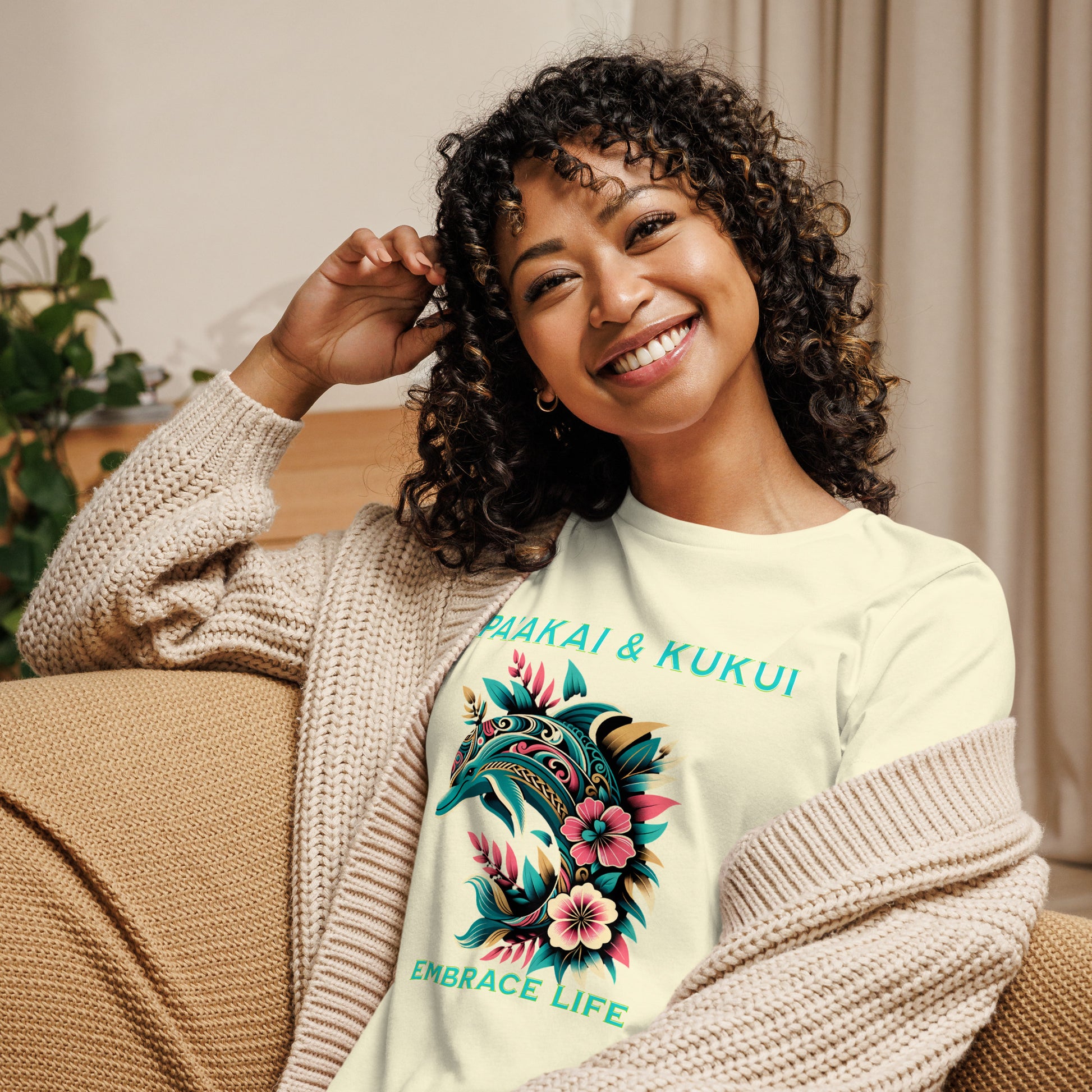 Tribal Naiʻa Women's Hawaiian Relaxed T-Shirt — Polynesian Dolphin Streetwear T-shirt Pa'akai & Kukui