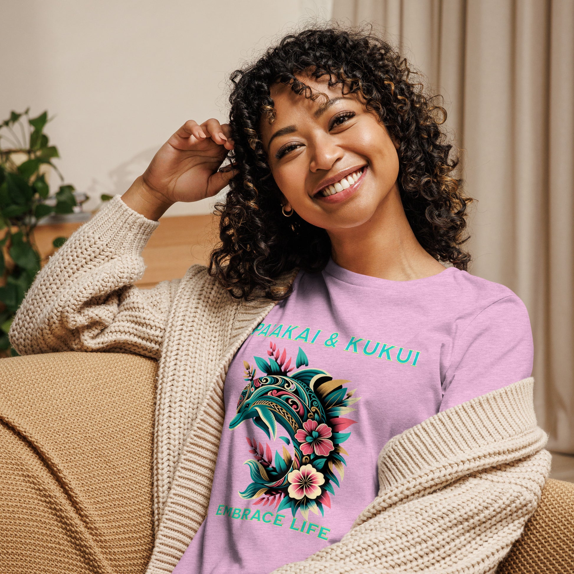 Tribal Naiʻa Women's Hawaiian Relaxed T-Shirt — Polynesian Dolphin Streetwear T-shirt Pa'akai & Kukui