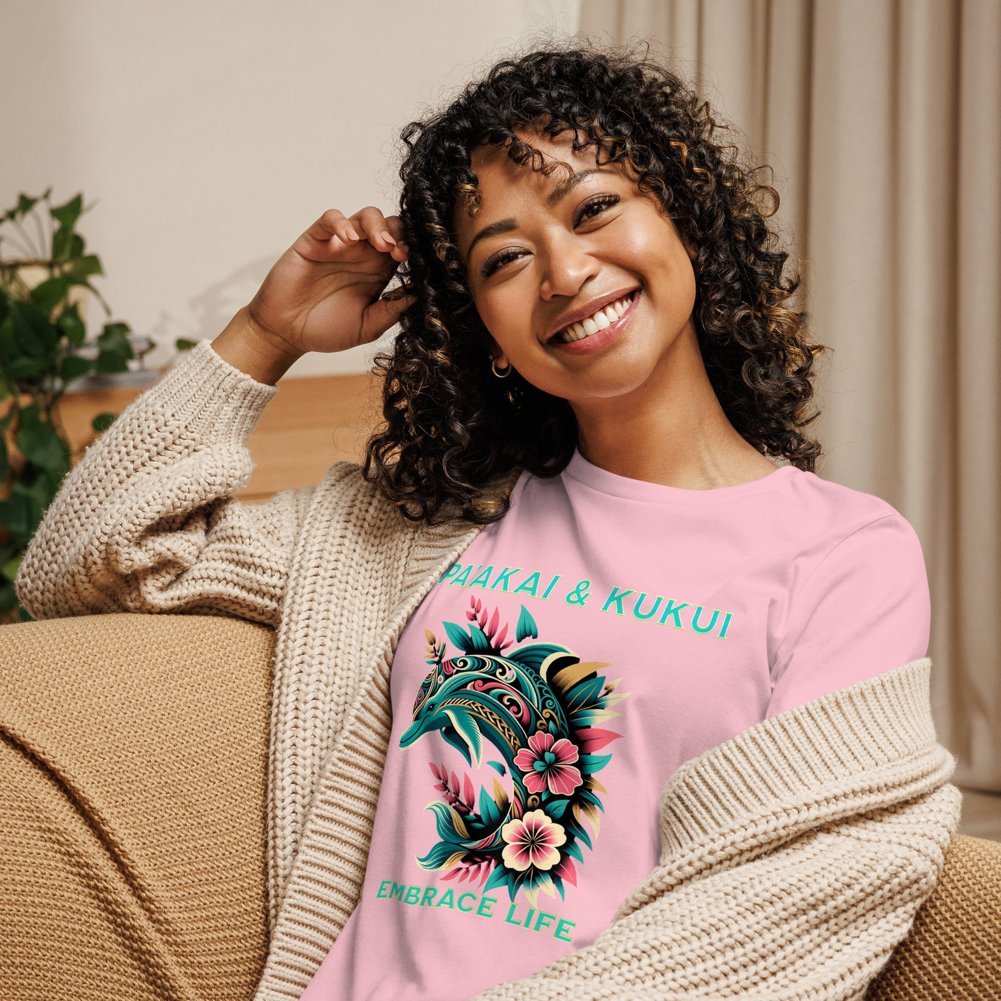 Tribal Naiʻa Women's Hawaiian Relaxed T-Shirt — Polynesian Dolphin Streetwear T-shirt Pa'akai & Kukui Pink