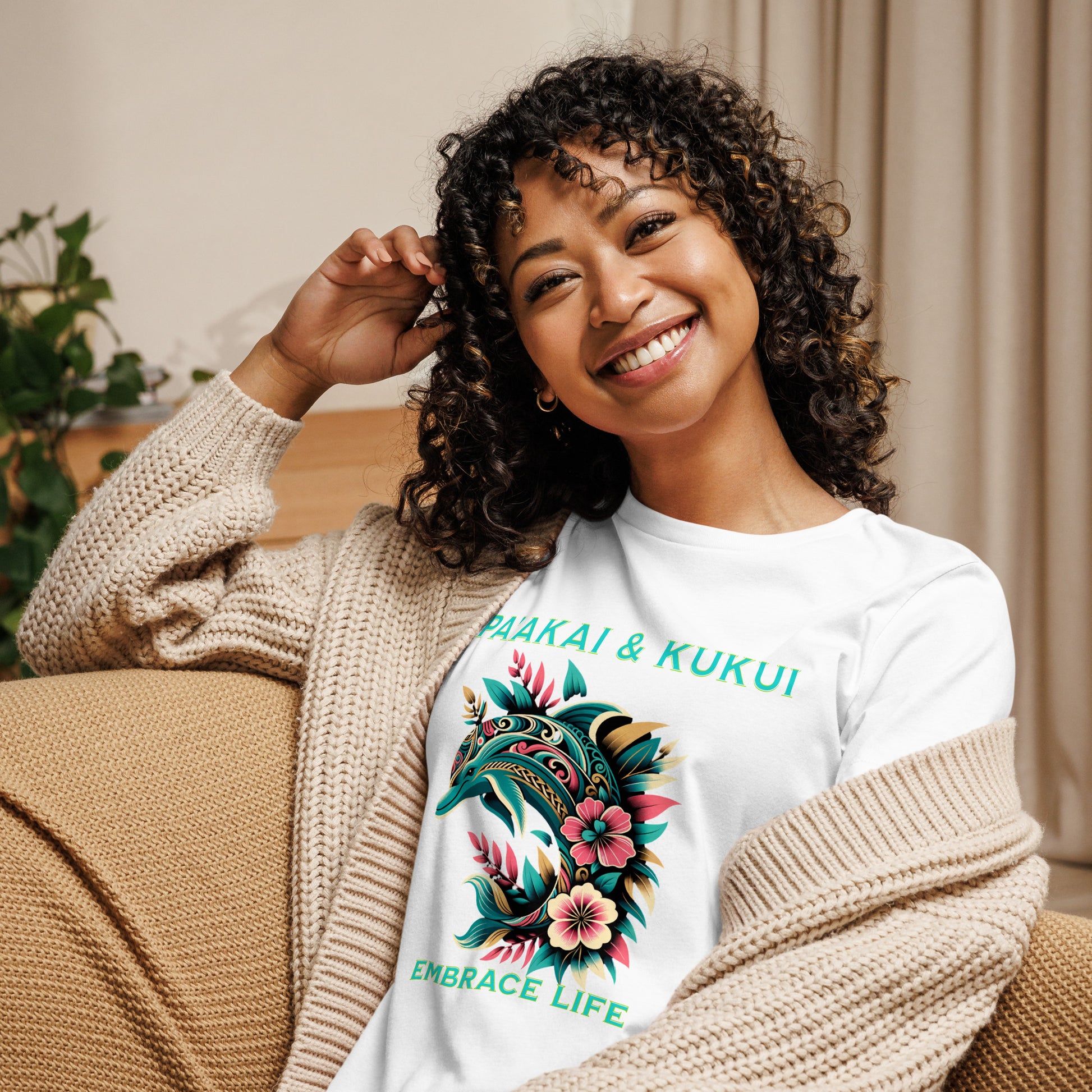 Tribal Naiʻa Women's Hawaiian Relaxed T-Shirt — Polynesian Dolphin Streetwear T-shirt Pa'akai & Kukui White